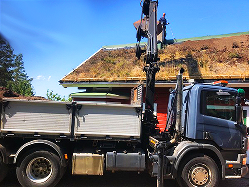 lastbilen parkerar på gatan